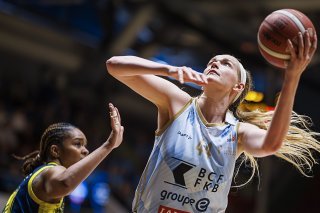 La Fribourgeoise Abigail Fogg a dominé la finale de la SBL Cup, notamment sous les panneaux KEYSTONE/VALENTIN FLAURAUD